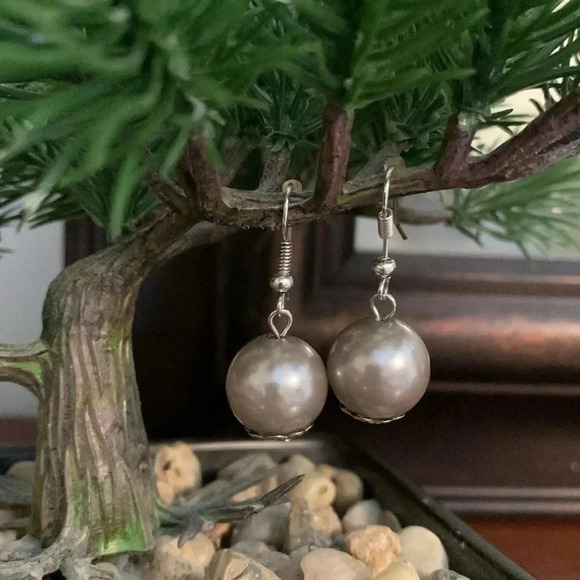 Grey Taupe faux pearl drops - Picture 1 of 4